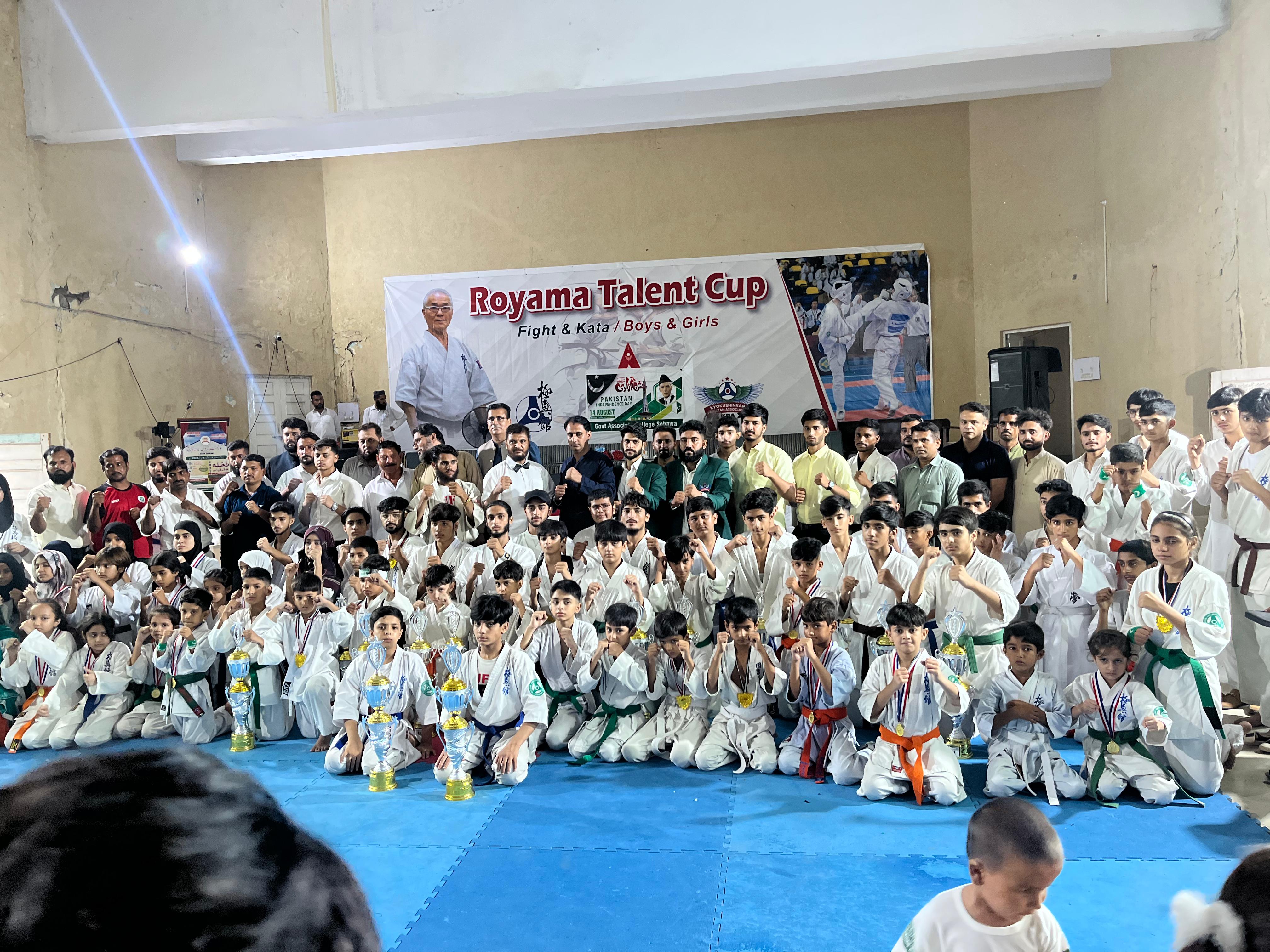 🏆 Champion Group Photo 2